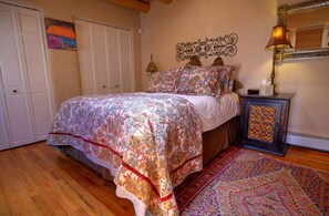 2 habitaciones, tabla de planchar con plancha y ropa de cama 