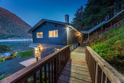 Secluded Beach Condo - Upper Level - Modern Design w/180° View of Mountain & Sea