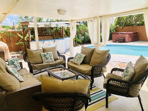 Remontoitu koti, yksityinen keidas, lomakeskus, uima-allas, Tiki-baari lyhyen kävelymatkan päässä rannalta