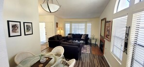 Smart TV, fireplace - Oasis in Indian gardens (Indio)