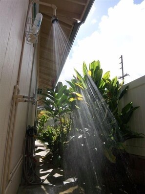 Property grounds - Cottage-Very Close to Beach-Quiet A/C-Full Kitchen with Range/Oven-Deck-Laundry (Hauula)