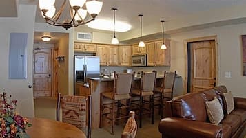 Smart TV, fireplace, DVD player, books