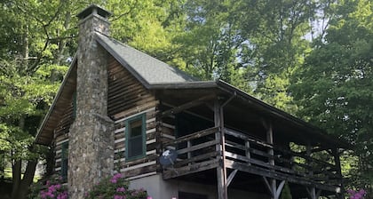 Mountain Cabin/Duplex in Downtown Banner Elk ***REMODELED BATH***2BD 2BA + loft