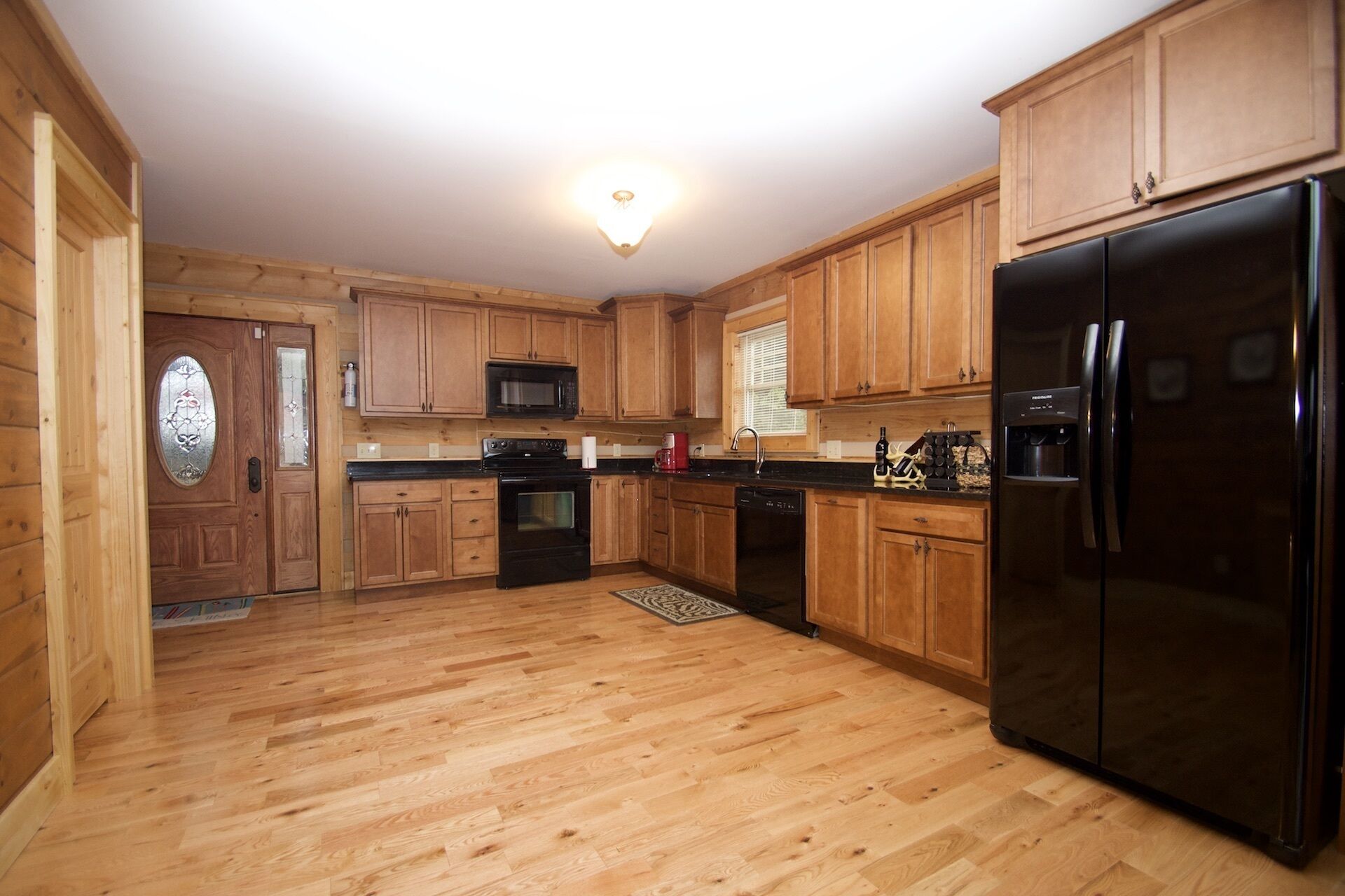 Stunning Cabin Between Boone, Blowing Rock, and Banner Elk, Wifi, Pool Table!