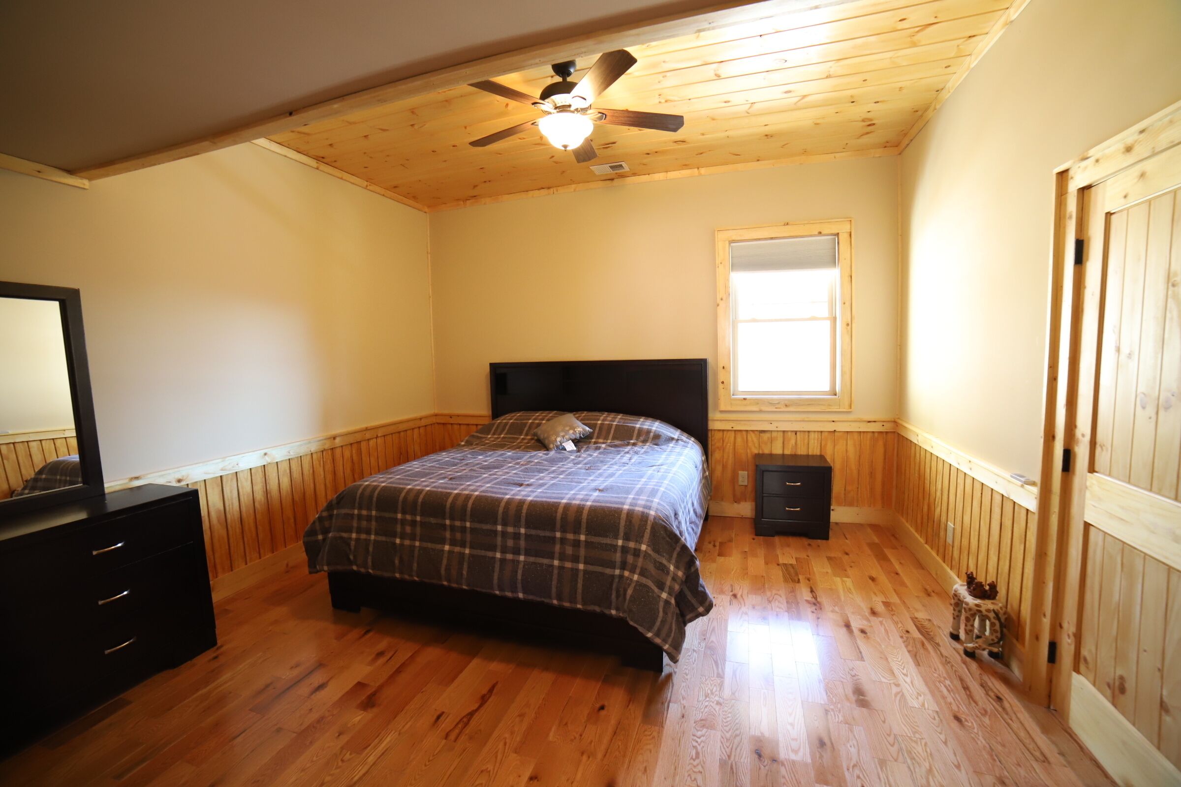 Stunning Cabin Between Boone, Blowing Rock, and Banner Elk, Wifi, Pool Table!