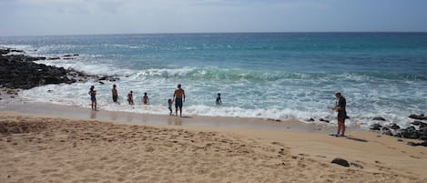 沙滩椅、沙滩毛巾