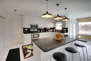 Fridge, microwave, oven, stovetop - family vacation, BOATING, with heated pool Waterfront Lake wylie home -hot tub  (Charlotte)