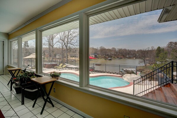 Outdoor pool, a heated pool - family vacation, BOATING, with heated pool Waterfront Lake wylie home -hot tub  (Charlotte)