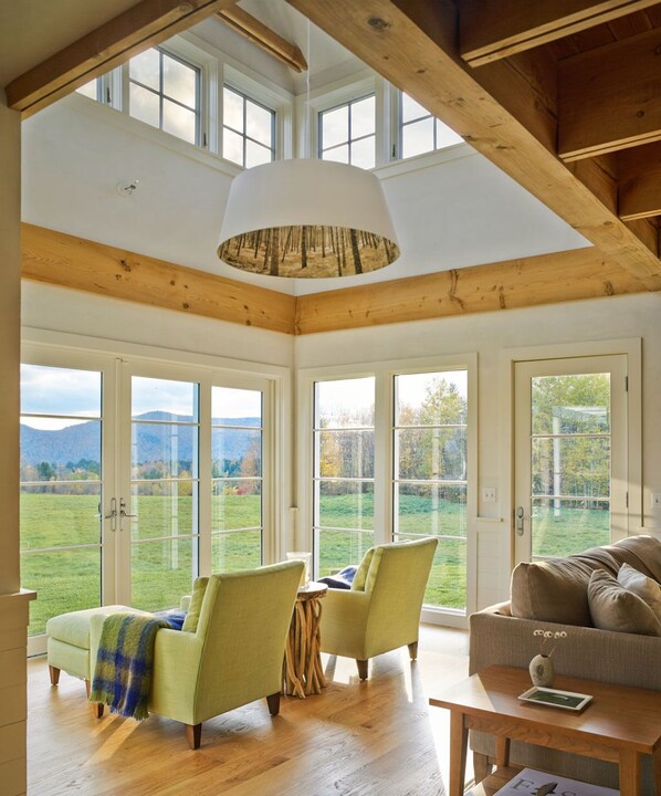 Smart TV, fireplace, DVD player, books