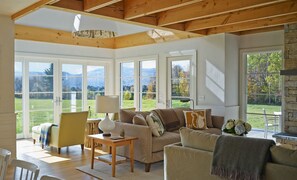 Smart TV, fireplace, DVD player, books