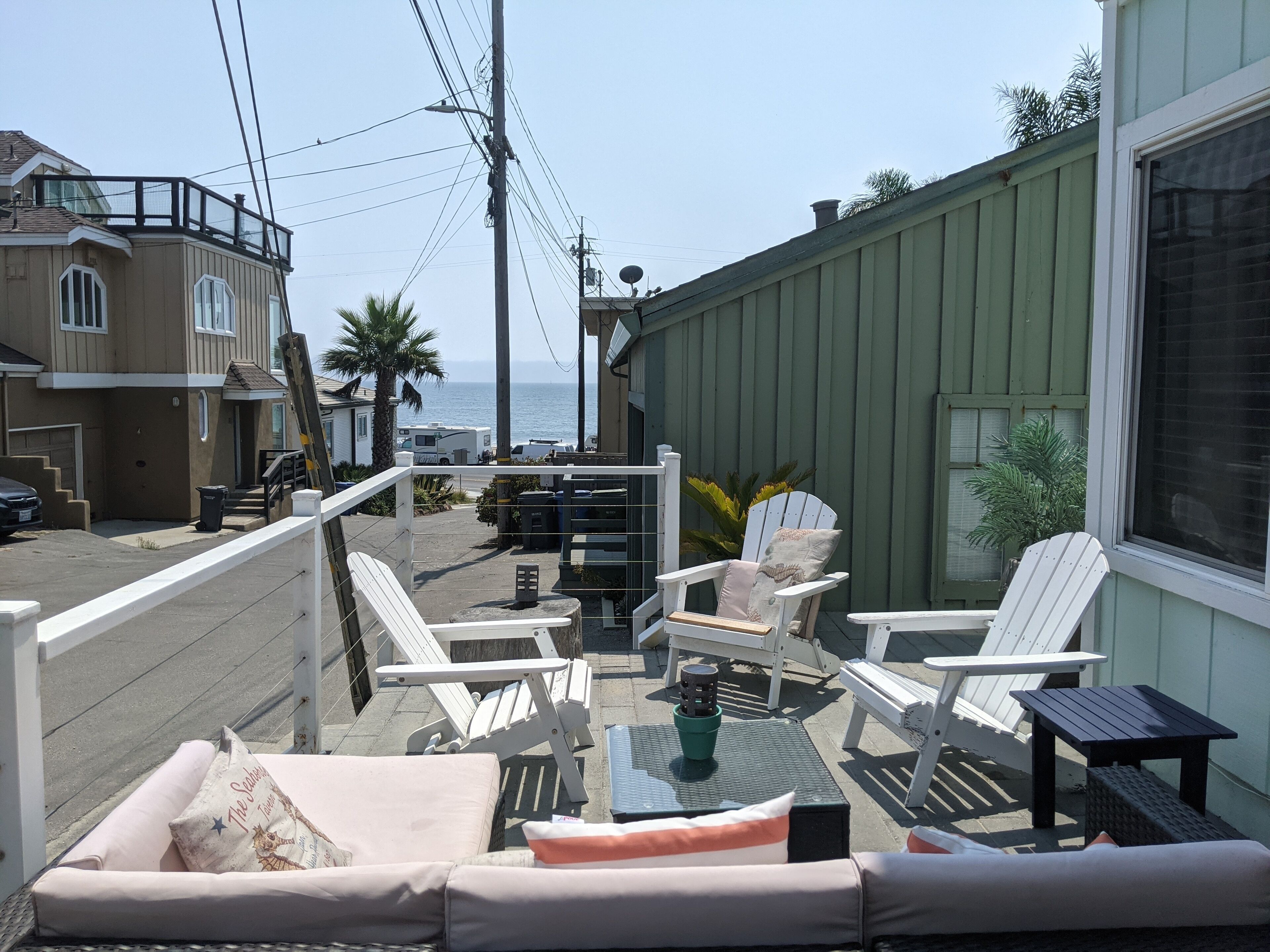 A Few Steps From Beach, Harbor & Crow's Nest; Views Of Each From Quiet Home
