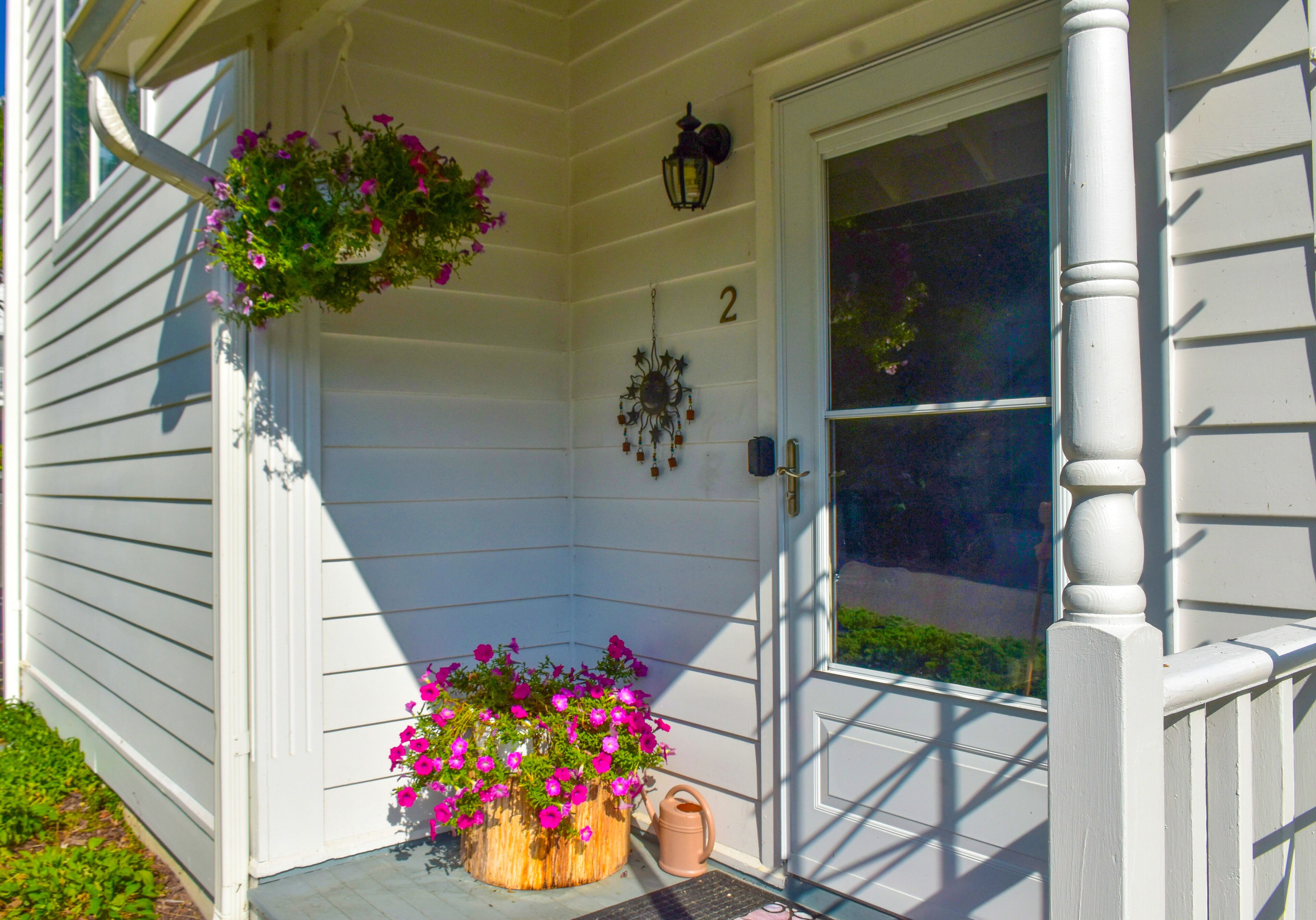 Cozy condo, recently upgraded, with convenient location to village center