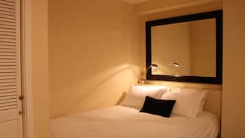 Iron/ironing board, WiFi, bed sheets