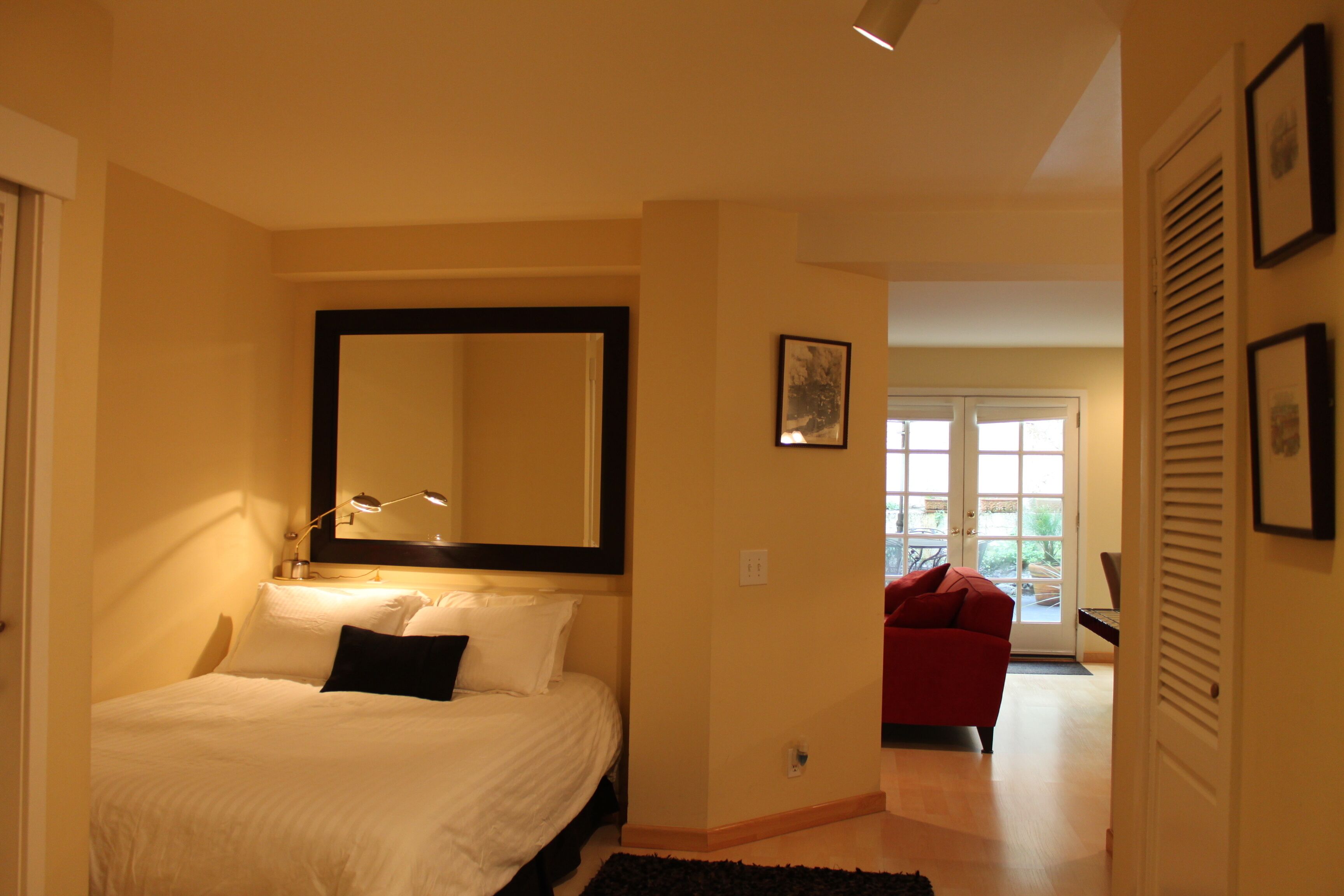 Iron/ironing board, WiFi, bed sheets