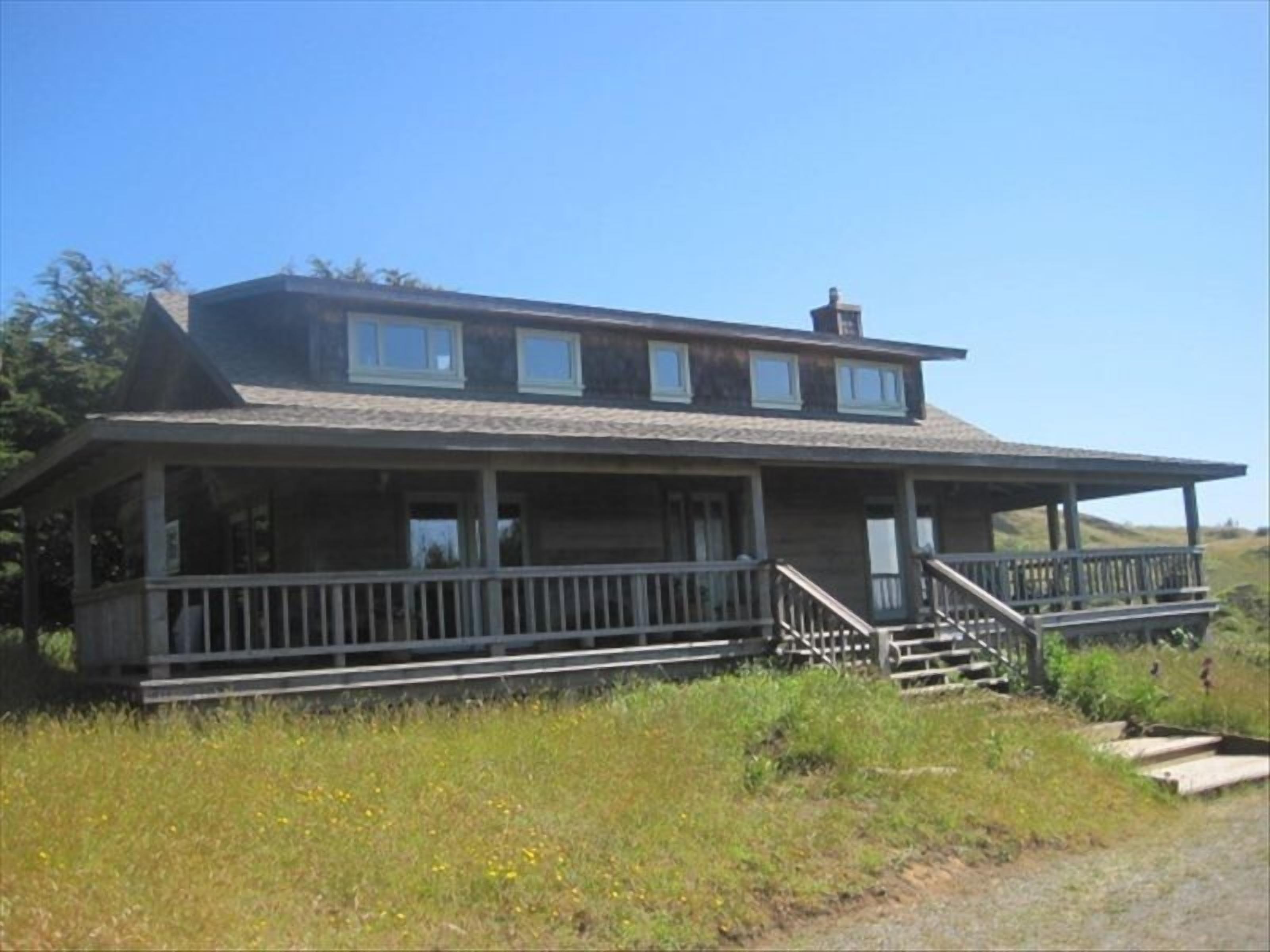 Relaxing Privacy Overlooking the Stunning Mendocino Coast