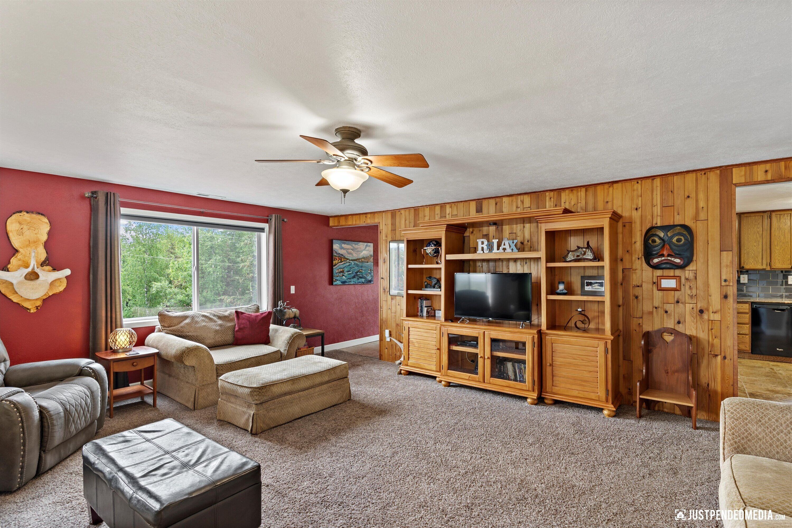 Spacious Private Lakefront Home - Perfect For Families and Corporate Rentals 