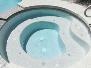 A heated pool - Chandler Single Family/Heated Pool & Spa/Swim up Bar (Chandler)