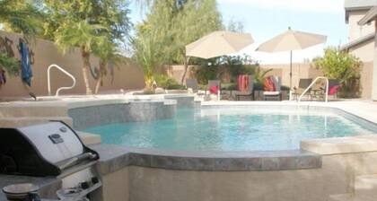 Chandler Single Family/Heated Pool & Spa/Swim up Bar