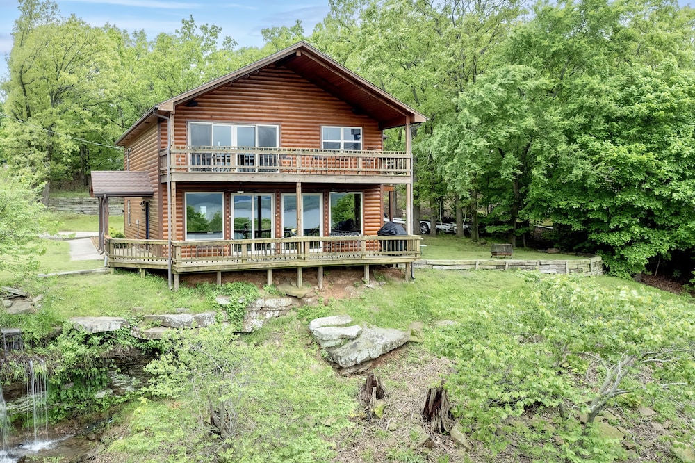 Spectacular Lake View, Luxury Cabin provides the perfect gathering place.