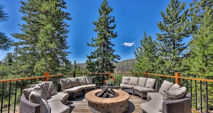 Large log home directly on CO River w/beach, hot tub