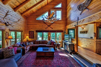 Large log home directly on CO River w/beach, hot tub
