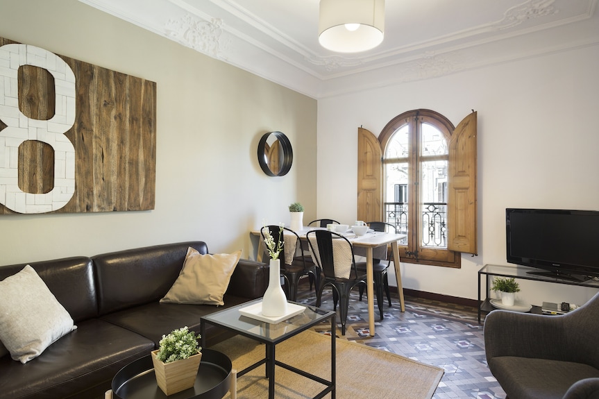 Art Nouveau Barcelona Apartment, "Val C" On Historical Eixample Neighborhood. - Costa Brava