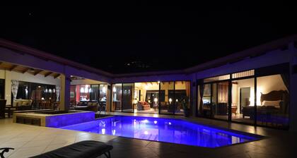 Spectacular Luxury Vacation Home - Breathtaking Views - Best Climate