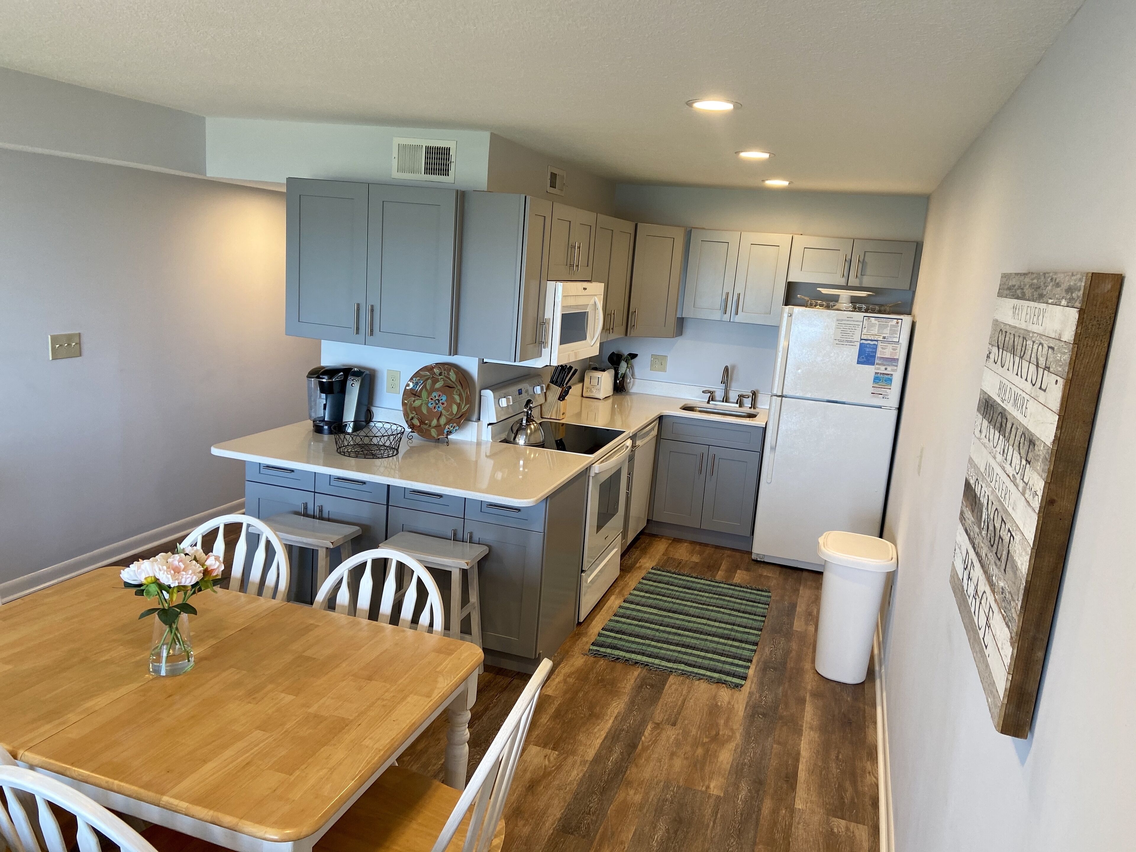 OCEANFRONT!  Newly renovated 2BD/2Bath in Duck, NC  