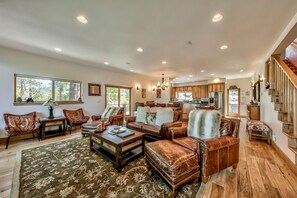 Fernseher, Kamin, Tischfußball, Tischtennisplatte