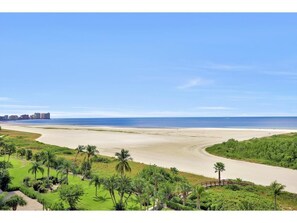 On the beach, sun-loungers, beach towels - Casa Del Sol- House of Sun! - Just Renovated! (Marco Island)