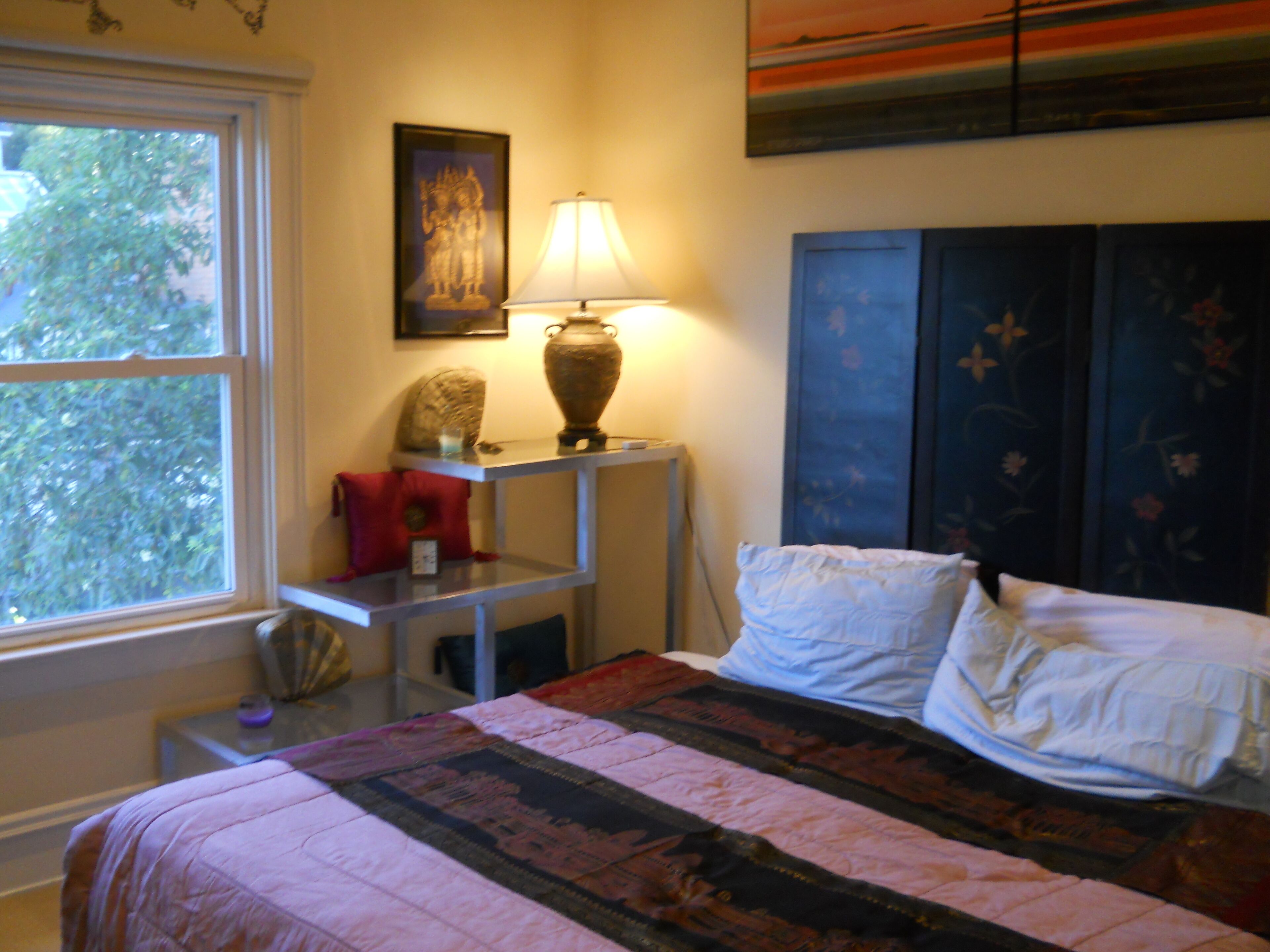 2 quartos, ferros/tábuas de passar roupa, berço de viagem