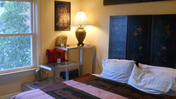 2 quartos, ferros/tábuas de passar roupa, berço de viagem