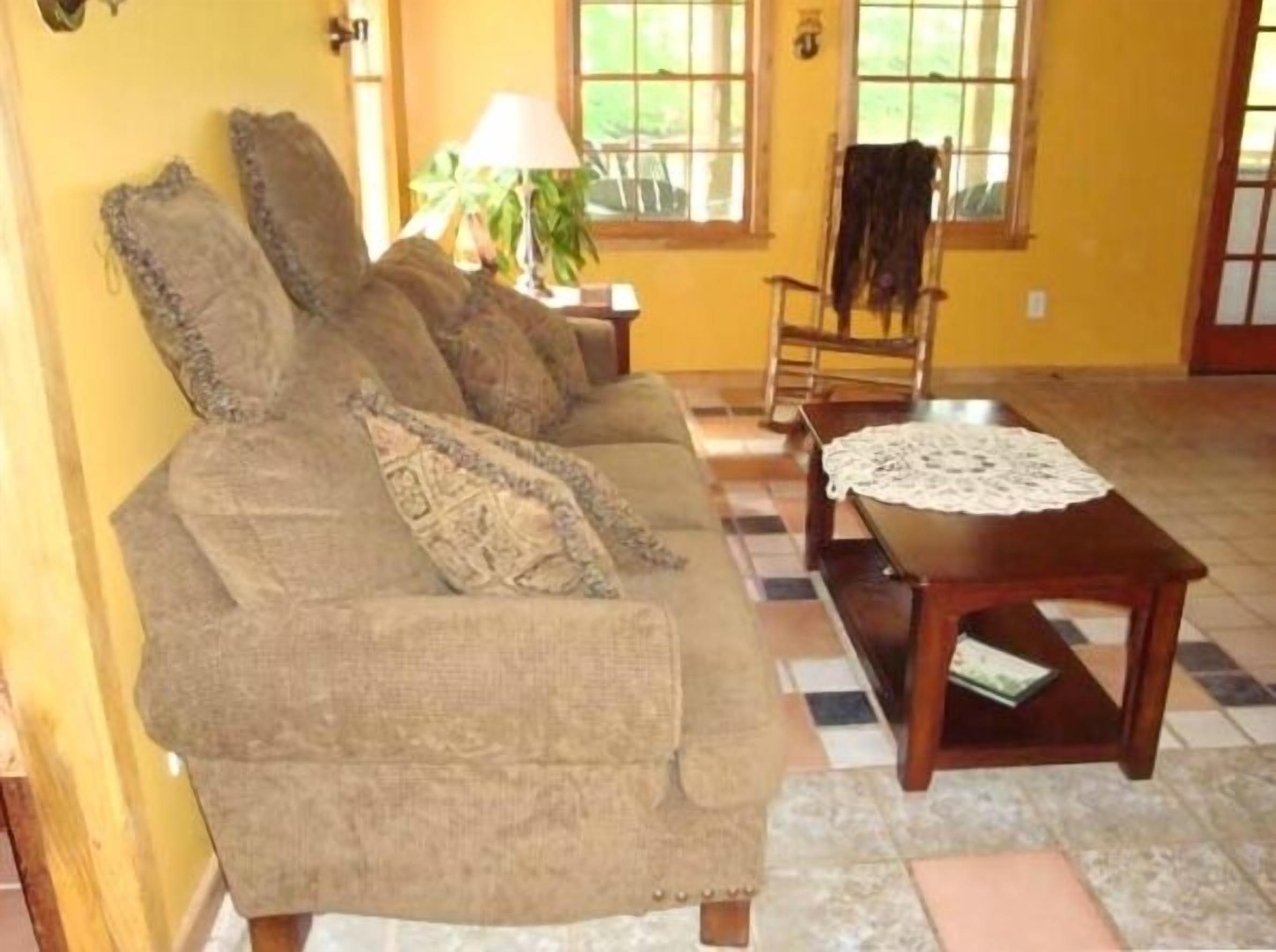 Charming Cottage-Beautiful Views-Private Pond-~NC~ Mountains!