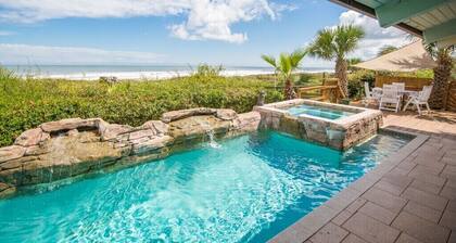 Beach Front/heated pool/spa. Ocean Views, Umbrella+Lounger for beach, Balconies