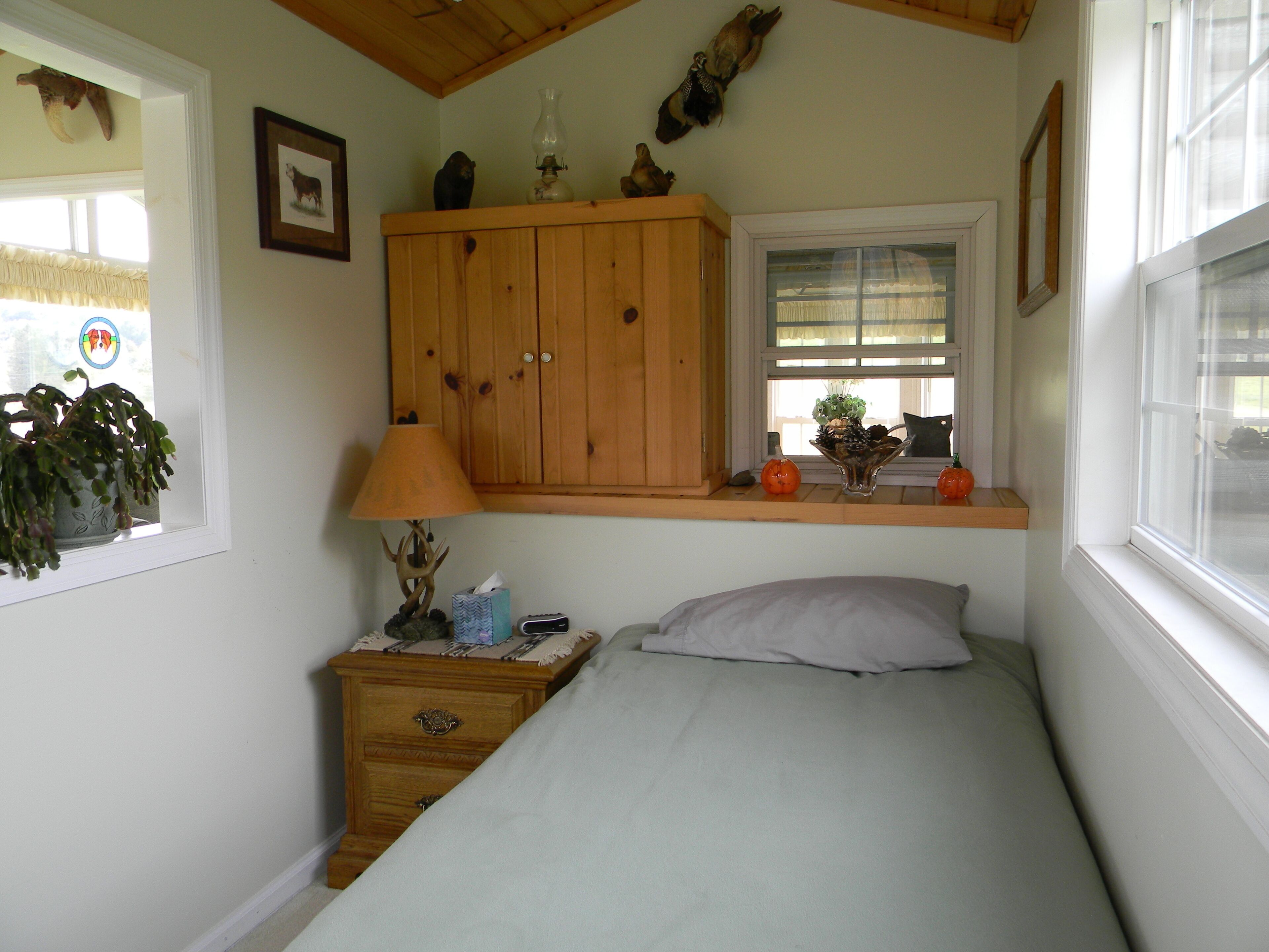 Private Cabin On 40+ Acres. Pets Allowed