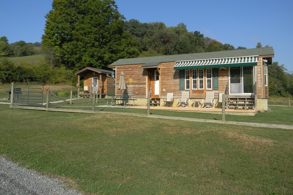 Private Cabin On 40+ Acres. Pets Allowed