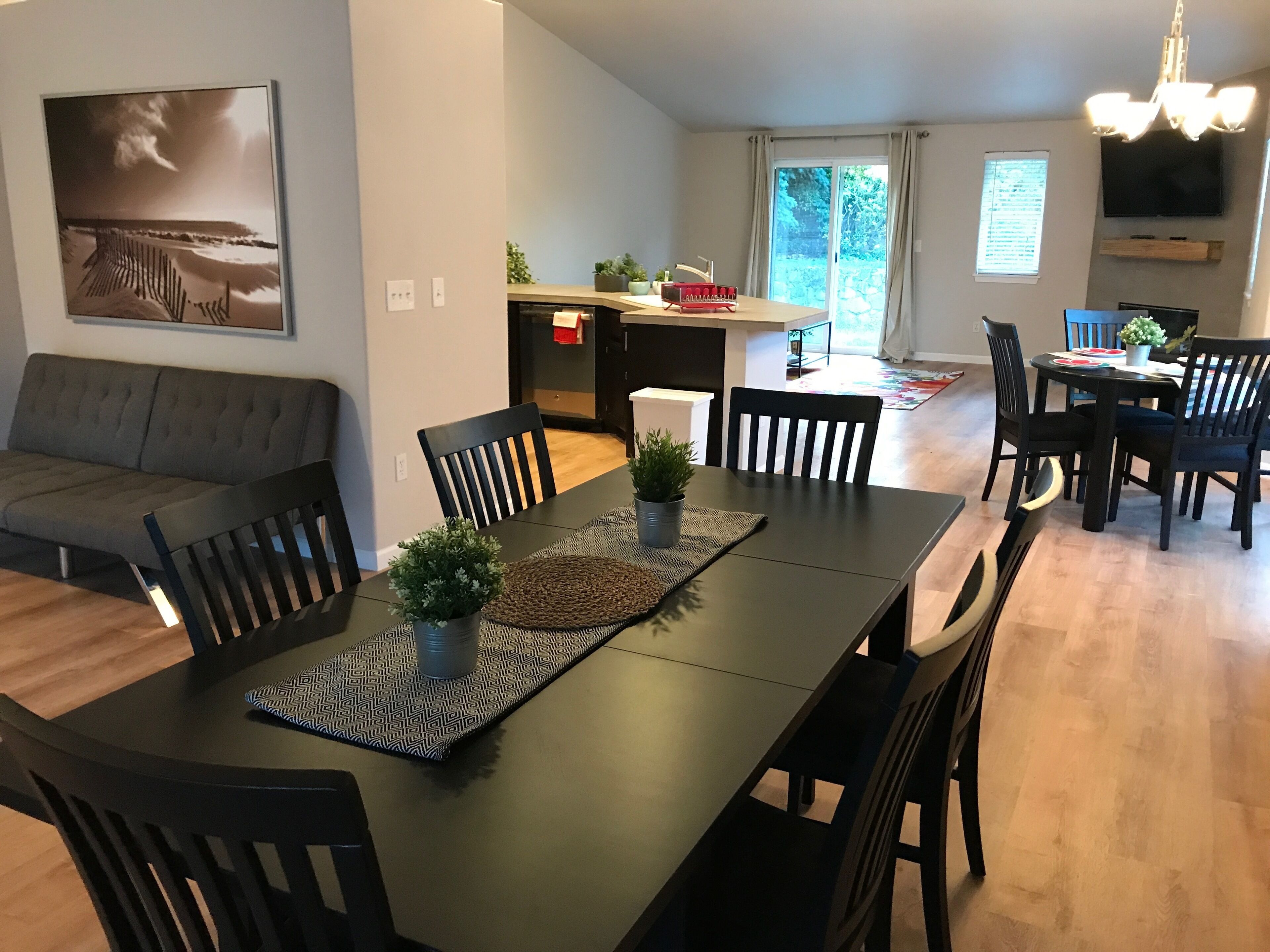 Single Level new remodeled 3bedroom 2 full bath large yard Fenno creek Home