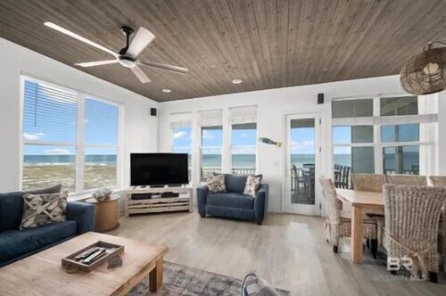 DEJA VIEW! Unbelievable Gulf Front Luxury! Glass Elevator with Panoramic Views!!