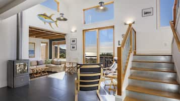 Smart TV, fireplace, DVD player, books
