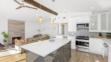 Refrigerador, microondas, horno y parrilla de estufa