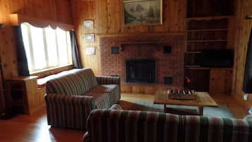 TV, fotballspill og bøker