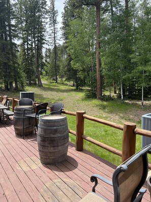 Outdoor dining - A large, newly remodeled 7,000 sq ft cabin, new hot tub, minutes from Deadwood! (Lead)