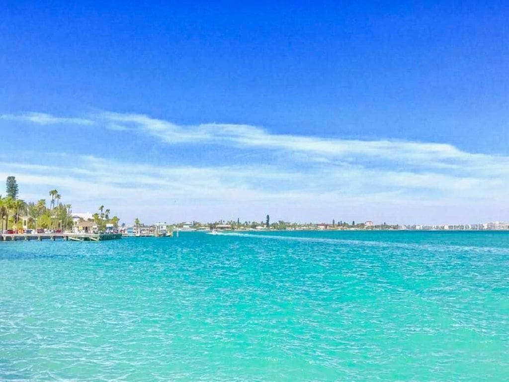 Chaises longues, serviettes de plage