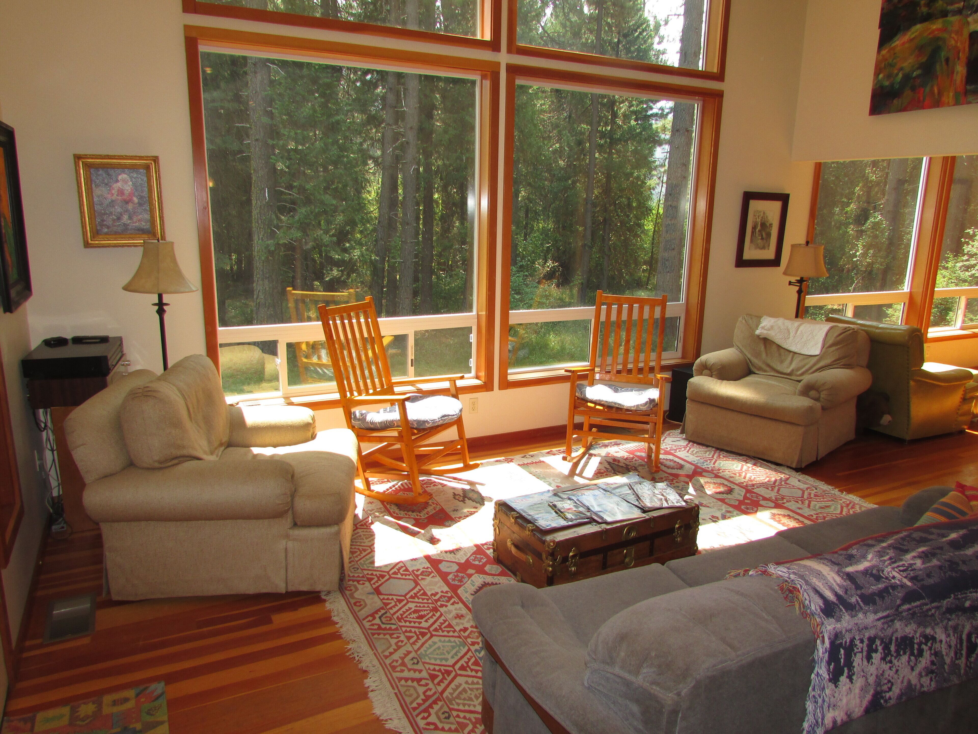 On a Meadow by a Creek in the Shadow of Mt Shasta - Sleeps 8+