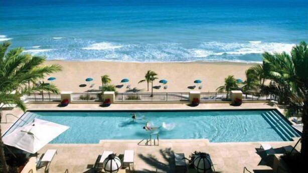 A pool with a view of the beach and ocean. - Direct Oceanfront 1,200sf 1BR/2Bth Condo; Full 4star Hotel Service; Walk to All! (Fort Lauderdale)
