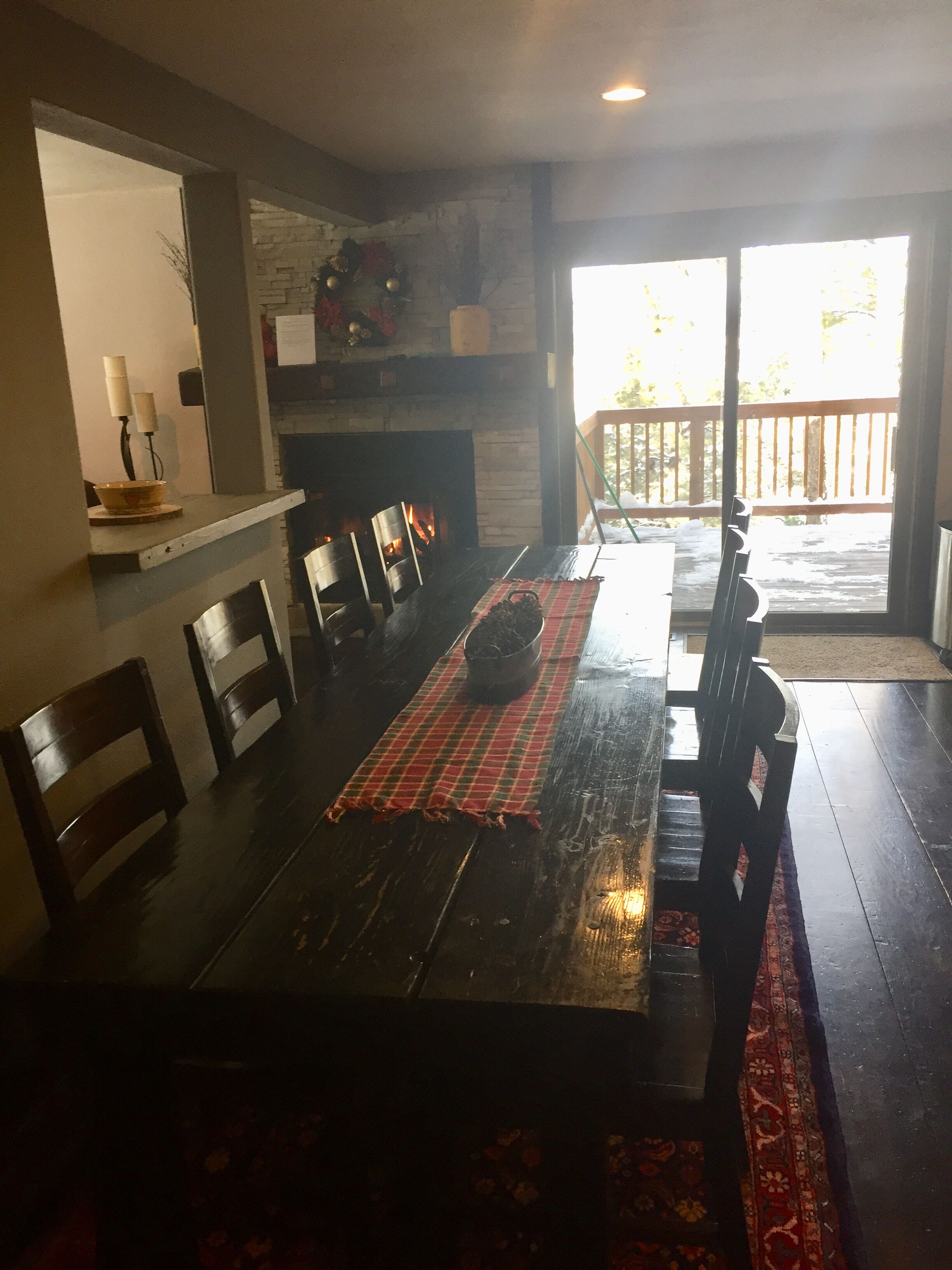 Large Family Friendly Home In The Trees Close To Attractions! 