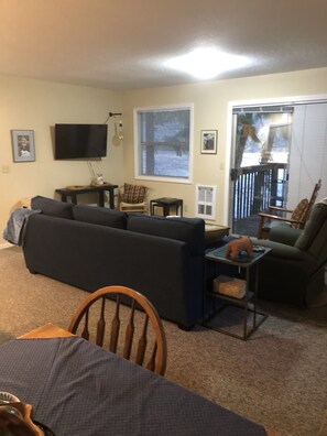 River Cabin in the Woods - Mapleton | Vrbo