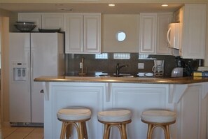 Fridge, microwave, oven, stovetop - 3 Bdr/2b Beachfront Condo; a Family Friendly Vacation Oasis (South Padre Island)