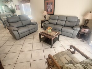 Smart TV, videogiochi, libri, impianto stereo