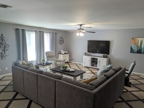 Smart TV, DVD player - Heated Pool; On Golf Course; Near Spring Training, Great Hiking, Walk to Park (Tempe)